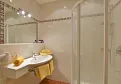 gaestehausbendlerkirchdorfdorfplatz18elisabethbendlerappartement7badezimmer.jpg